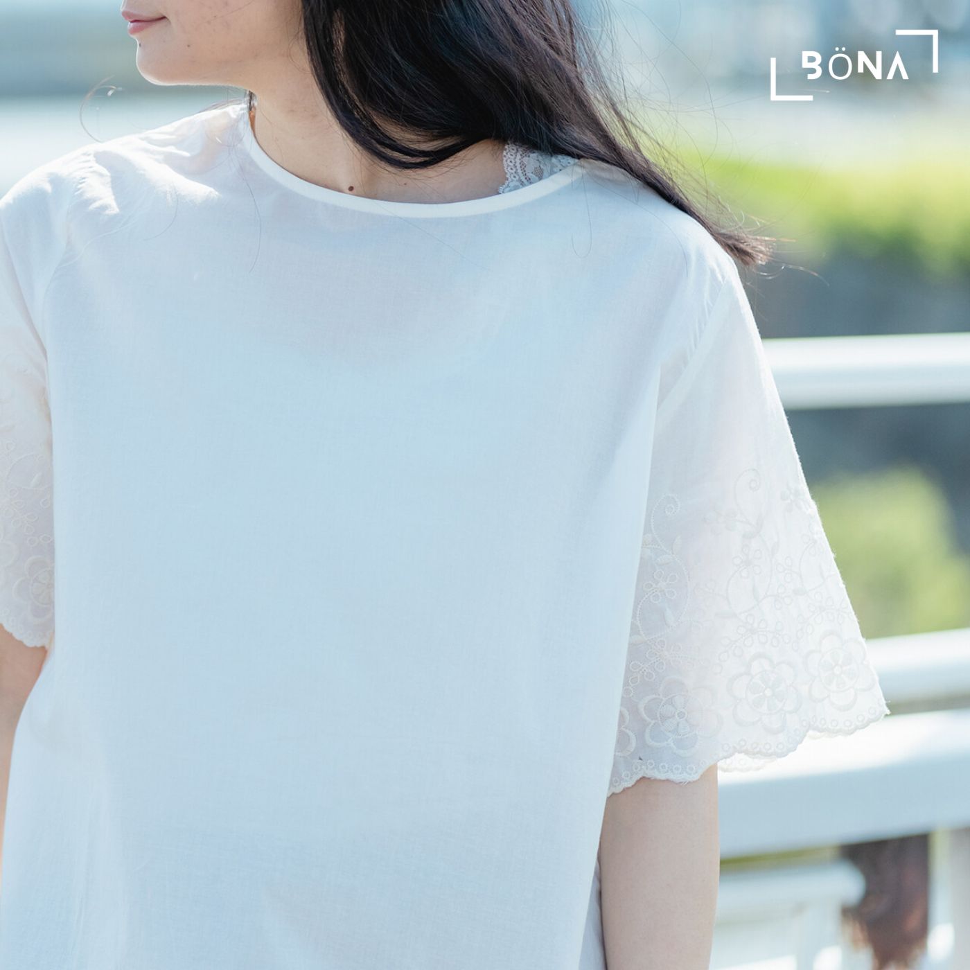 扇形袖刺繡上衣 Blouse with Sleeves Embroidery